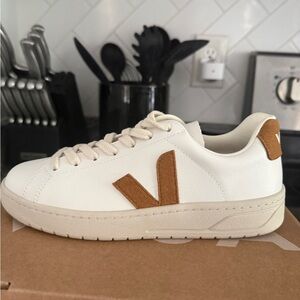 Veja Women's Cream and Tan Sneakers